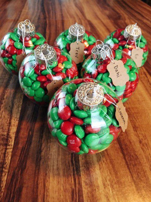 Save money and make your own presents this season with these DIY Christmas Gift Ideas. Joululahjat Diy, Diy Christmas Gifts For Friends, Christmas Presents For Friends, Christmas Neighbor, Diy Christmas Presents, Easy Diy Christmas Gifts, Christmas Note, Small Christmas Gifts, Easy Christmas Gifts