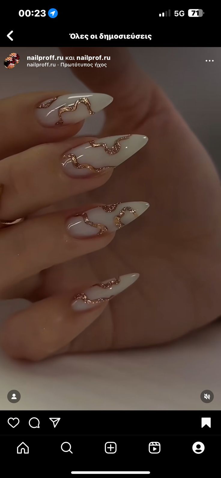 Sophisticated Almond Nails, Almond Nails Designs New Years, Pretty Long Nails Ideas, Nail Stiletto Design, Almond Elegant Nails, Gold Gel Nail Designs, Nail Ideas Coffin Shape, Glam Nails Designs, Gold And White Nail Designs