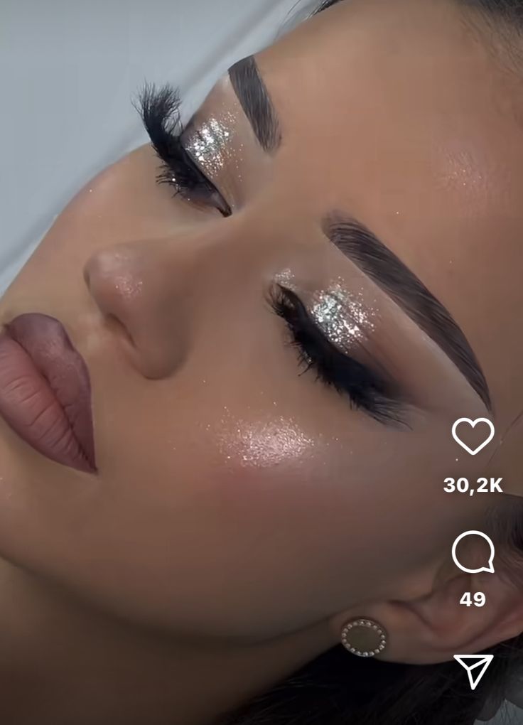 Makeup Prom Black Dress, Prom Makeup Glam Glitter, 18th Birthday Makeup Ideas Natural, Prom Makeup For Black And Silver Dress, Eye Makeup Ideas Glitter, Makeup Tutorial Hazel Eyes, Silver Prom Makeup For Brown Eyes, Silver Makeup Brown Eyes, Prom Makeup Silver Glittery