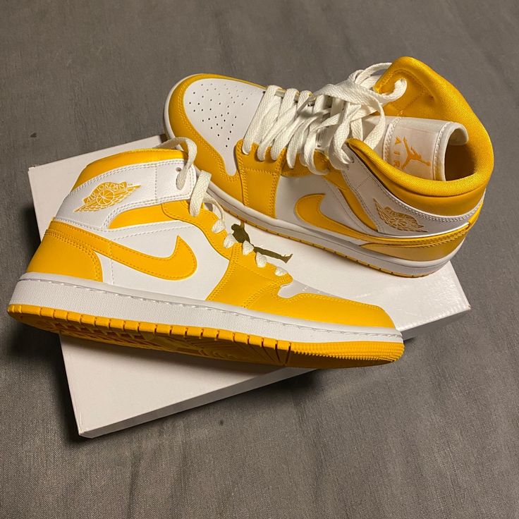 Nib Jordan 1 Mid Sz 8.5 Yellow Leather Lace-up High-top Sneakers, Yellow Low-top Sneakers With Contrast Sole, Mustard High-top Sneakers With Rubber Sole, Yellow Leather Basketball Shoes With Contrast Sole, Yellow Leather Sneakers With Boost Midsole, Yellow High-top Sneakers With Contrast Sole For Streetwear, Yellow Casual Basketball Shoes With Contrast Sole, Casual Yellow Basketball Shoes With Contrast Sole, Yellow Lace-up High-top Sneakers With Boost Midsole