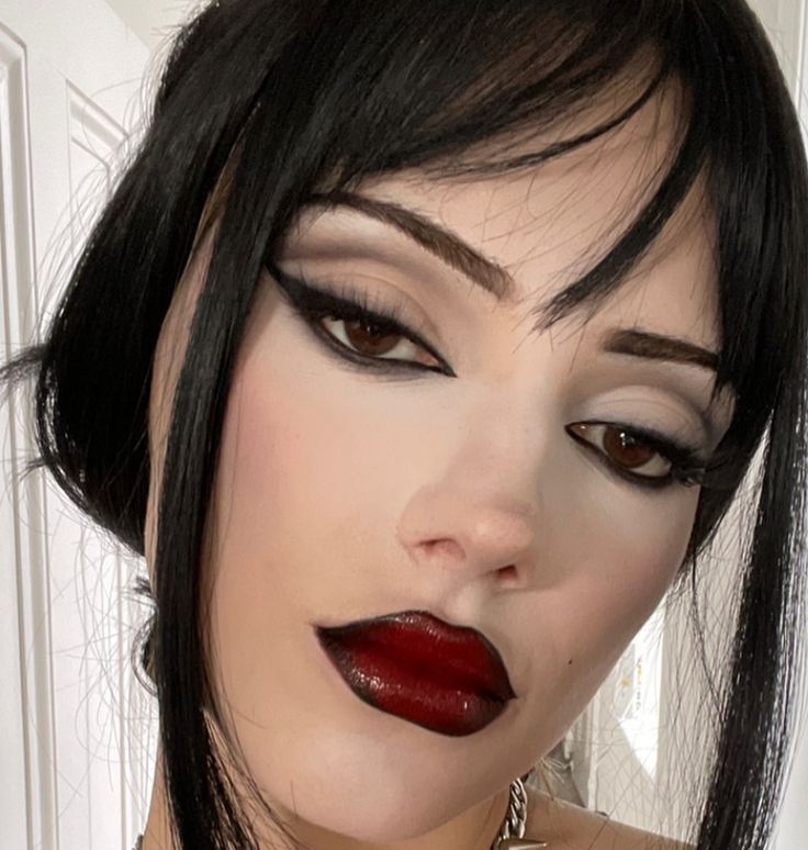 Red Lipstick Goth Makeup, Hollywood Style Makeup, Dark Glam Eye Makeup, Dark And Moody Makeup, Black Eyeshadow And Red Lips, Makeup Inspo Red Lip, Different Aesthetics Makeup, Black And Red Lip Combo Makeup Look, Vampire Hair And Makeup