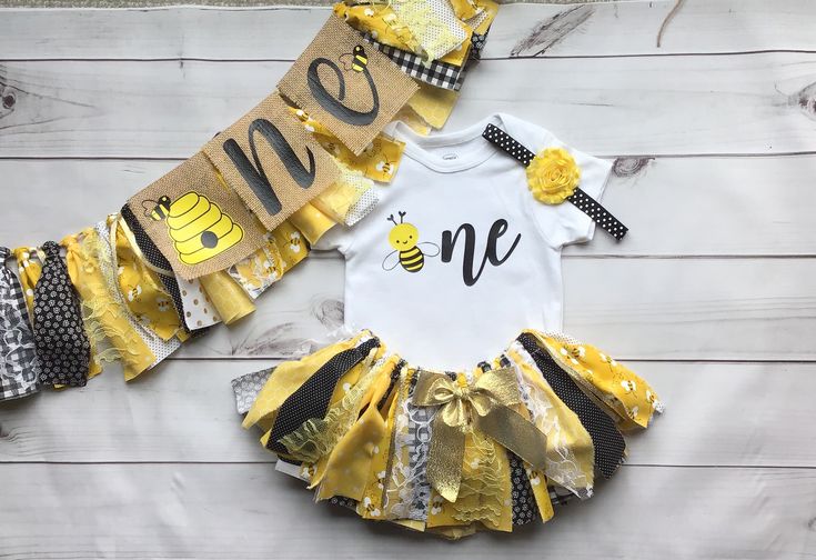 Bumble Bee Cake, Toddler Birthday Outfit, Birthday Fabric, Tutu Skirt Outfit, Tutu Shirt, Bee Cake, Fabric Tutu, Bee Birthday Party, Smash Cake Girl