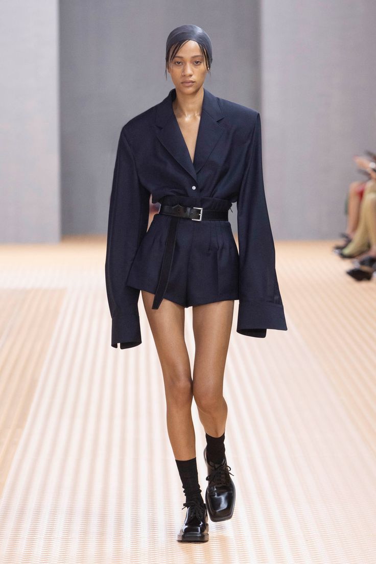 Alice Neel, Prada Fashion Show, Prada Runway, Prada Fashion, Prada Spring, Woman Suit Fashion, Milano Fashion Week, Pat Mcgrath, Milan Fashion Weeks