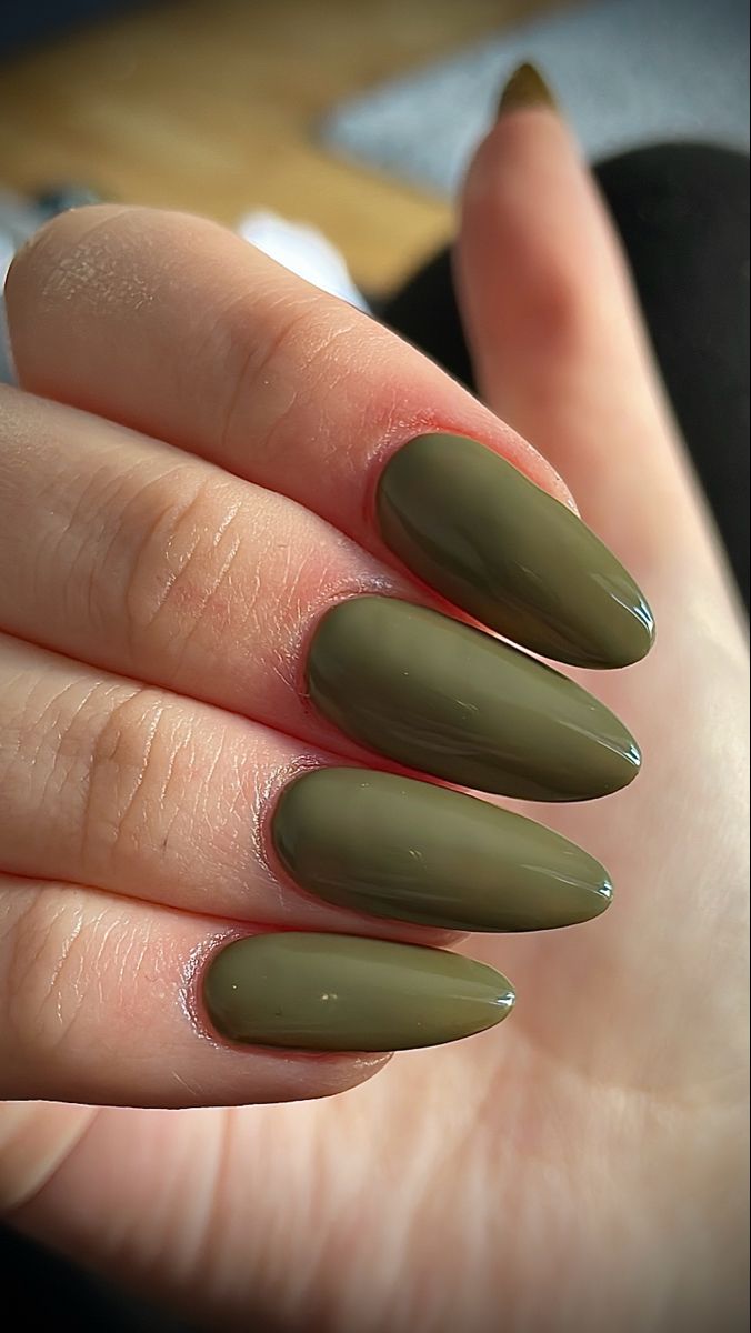 Gel Nails Shape, Army Nails, Matted Nails, Oval Acrylic Nails, Nail Art Designs For Beginners, Olive Nails, Nail 2023, Easy Nail Art Designs, Green Acrylic Nails