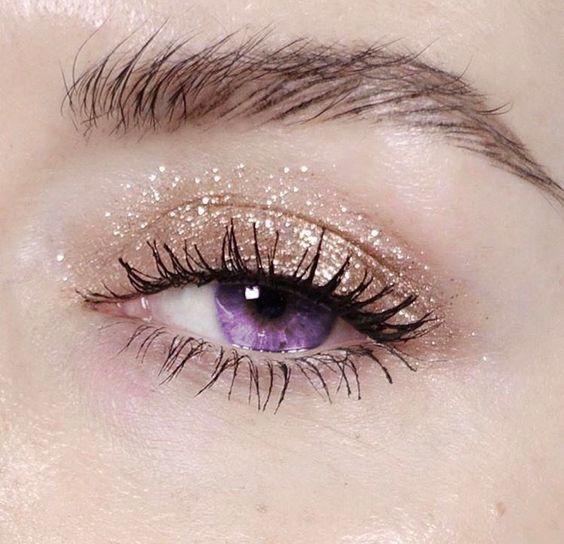 Subtle glitter shadow Simple Party Makeup, Extreme Make-up, Make Up Diy, Eyeshadow Tutorial For Beginners, Eyeliner Tips, Party Make-up, Alat Makeup, Holiday Makeup Looks, Glitter Eyeliner