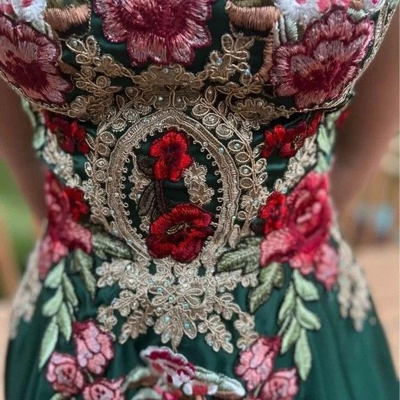 Corset Ball Dress, Embroidered Prom Dress, Elegant Corset, Dress For Weddings, Orange And Green, Master Closet, Wedding Color Schemes, Ball Dresses, Quinceanera