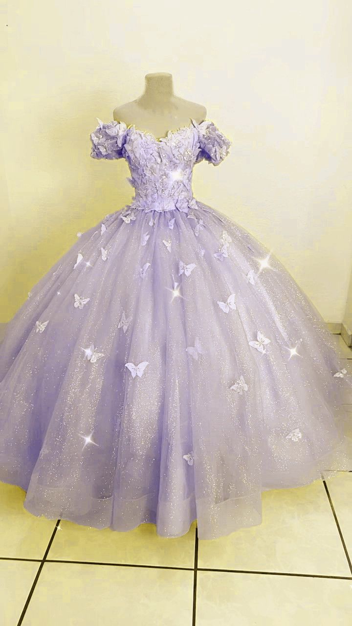 Lavender Butterfly Quince Dress Lavender Butterfly Quinceanera, Butterfly Birthday Party Theme, Lavender Quince Dress, Quinceanera Purple Dresses, Butterfly Quince Dress, Butterfly Quinceanera Dress, Purple Quince Dress, Ball Gown Sleeves, Lilac Ball Gown