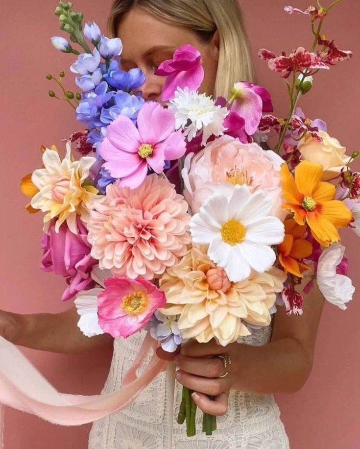 THE TOP WEDDING FLOWER TRENDS FOR 2024 Fun Bouquet, Colorful Bridal Bouquet, Wedding Flower Trends, Colorful Wedding Bouquet, Bright Wedding Flowers, Colorful Wedding Flowers, Bridal Bouquet Flowers, Sustainable Wedding, Bright Wedding