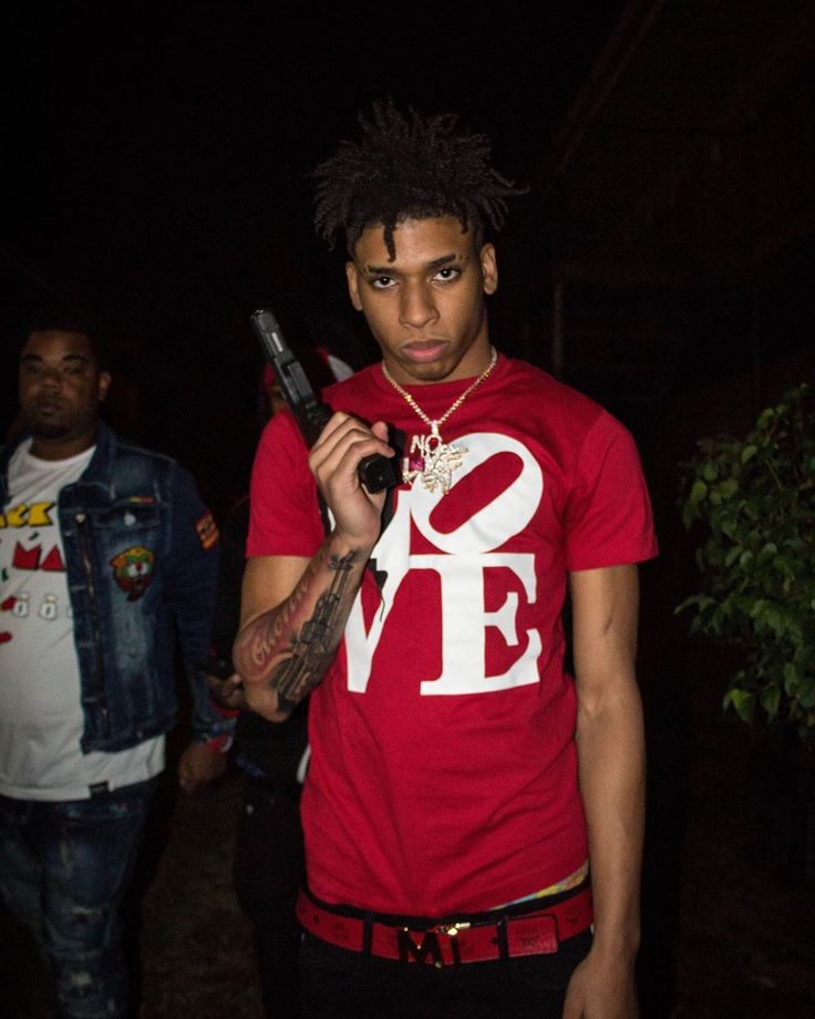 496.6k Likes, 3,328 Comments - NLE CHOPPA 💔 (@nlechoppa) on Instagram: “Only Time He Happy When The Opps Die. I need Help smile on the outside but my soul cry....” Nle Choppa Wallpaper, Nle Choppa, Images Photos, Rappers, Wallpapers, Iphone, Red