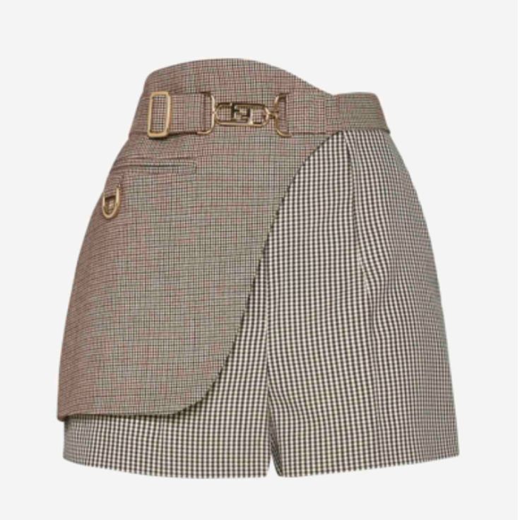 Only Worn Once Short Pants With Fitted Waist And Sewn Trouser Crease. Pockets On The Sides And Welt Pocket On The Back. Concealed Zipper Closure. Made Of Wool With A Beige Houndstooth Motif. Removable Belt With Side Peplum, Welt Pocket And Metal Ring. Metal Fendi O’lock Buckle With Gold Finish. Made In Italy Composition: 96% Fleece Wool, 3% Polyamide, 1% Elastane, 2024 Style, Outfit Design, Girl Fits, Trends 2024, Ring Metal, Metal Ring, New Yorker, Cute Casual Outfits, Welt Pocket