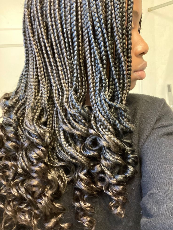 Short Medium Box Braids With Curly Ends, Medium Length Box Braids With Curly Ends, Medium Braids With Curly Ends, Short Box Braids With Curly Ends, Medium Length Box Braids, Hair Theory, Box Braids With Curly Ends, Small Box Braids Hairstyles, Invisible Locs