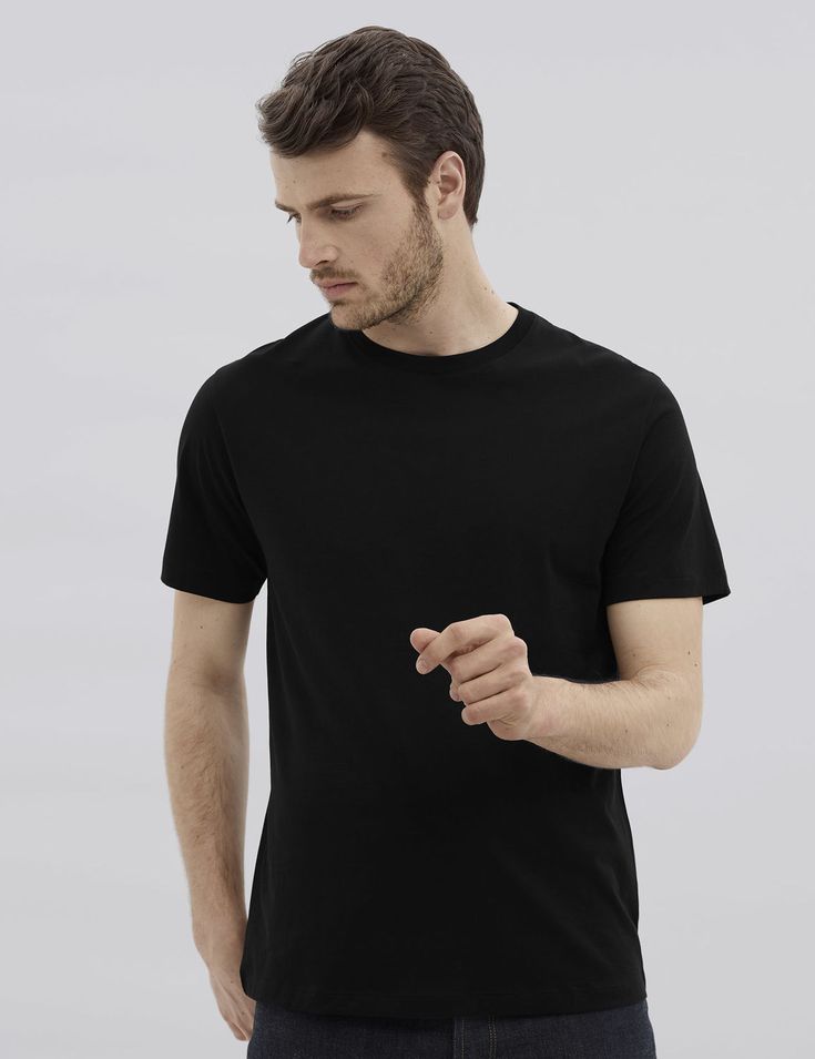 Model Kaos, Polo Pullover, Black T Shirts, Carbon Neutral, Pullover Shirt, Ribbed Neckline, Fashion Story, Pant Shirt, Mens T Shirts