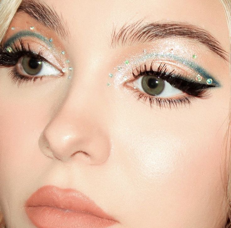 Edc Makeup, Selena Gomez Aesthetic, Aesthetic Frases, Cheerleading Makeup, Competition Makeup, Cheer Makeup, Aesthetic Face, Concert Makeup, Rhinestone Makeup