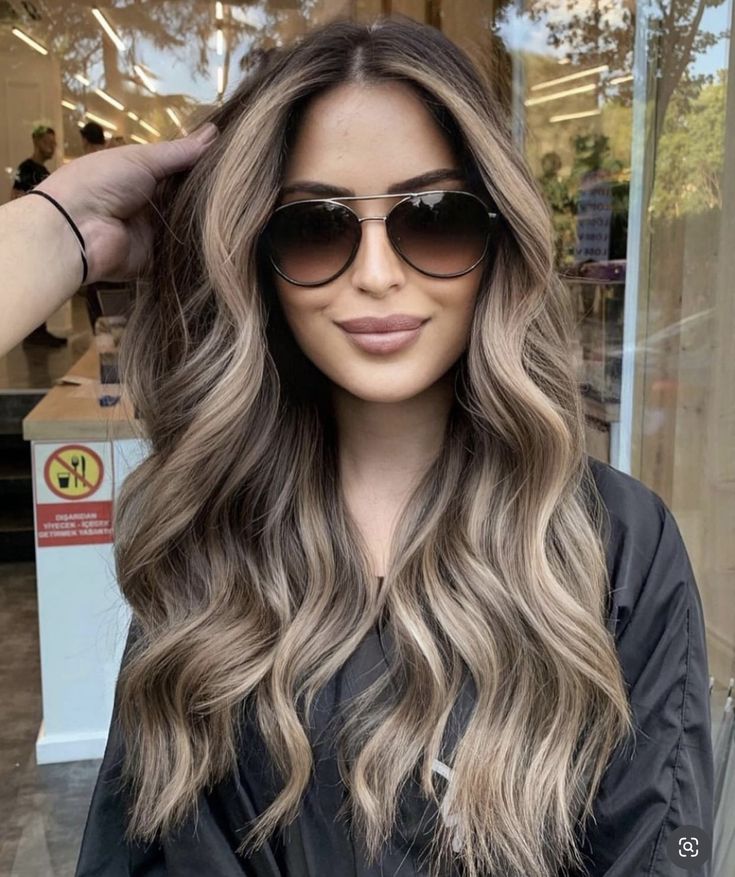 Brunette Hair With Highlights, Brunette Balayage Hair, Long Hair Color, Brown Hair Balayage, Blonde Hair Inspiration, Light Hair Color, Balayage Brunette, Brown Blonde Hair, Hair Color Balayage