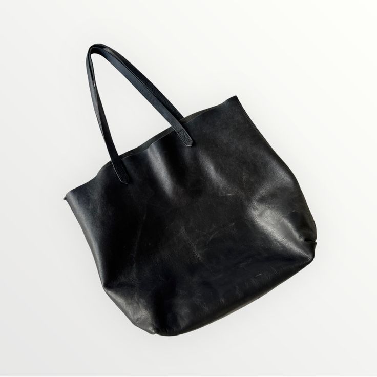 Madewell | "The Transport Bag" Color: Black Approx Measurements: Height: 13” Width: 13” Depth: 6” Handle: 9” 100% Leather Gentle Signs Of Use Classic Black Everyday Satchel, Black Satchel With Smooth Grain And Double Handle, Black Satchel With Double Handle And Smooth Grain, Classic Black Shopping Bag, Large Chic Black Satchel, Black Rectangular Shoulder Bag With Leather Lining, Modern Black Satchel With Smooth Grain, Black Satchel Shoulder Bag With Smooth Grain, Black Smooth Grain Satchel Shoulder Bag