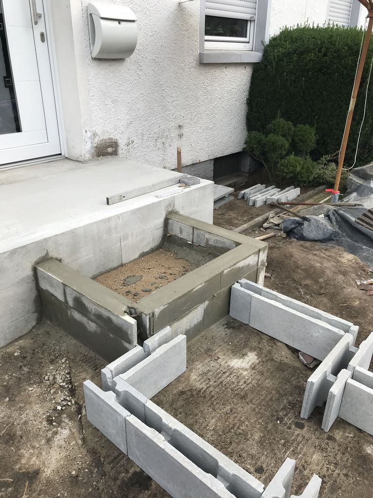 concrete blocks are laid out in front of a house