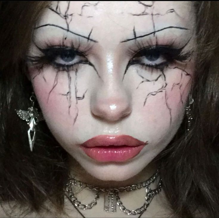 bbygirl_d0ll on ig Fallen Angel Makeup, Angel Makeup, Alt Makeup, How To Draw Eyebrows, Makeup Board, Make Up Inspo, Edgy Makeup, Goth Makeup, Gothic Makeup