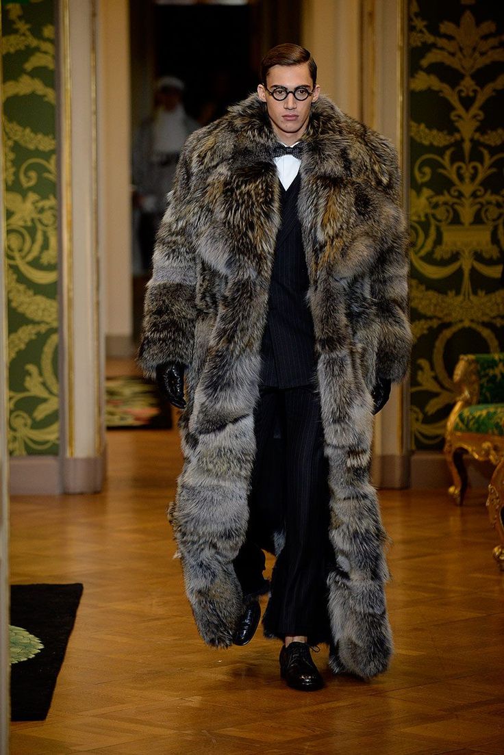 Big Fur Coat, Mens Fur Coat, High Fashion Men, Mens Fur, Fur Fashion, Casual Elegance, Men Winter, Well Dressed, Mens Coats