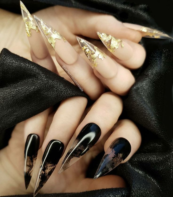 Gold Stiletto Nails, Stilleto Nails Designs, Long Stiletto Nails, Classy Nails, Chic Nails, Dope Nails, Best Acrylic Nails, Gold Nails, Long Acrylic Nails