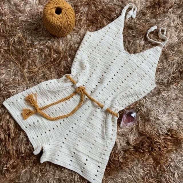 Crochet Jumpsuits, Crochet Beach Wear, Knitting Hacks, Crochet Curtains, Crochet Summer Tops, Diy Crochet Projects, Summer Crochet, Diy Crochet, Crochet Clothes