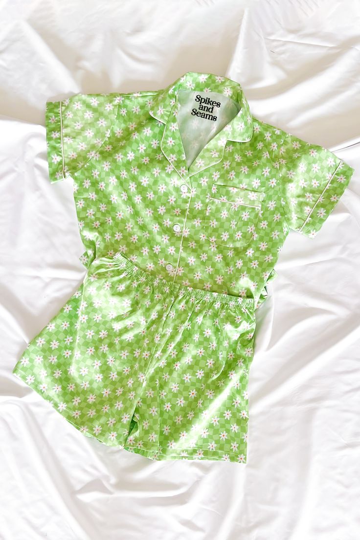 Our luxuriously soft original design pajamas are perfect for weddings, bridal parties, holidays, getaways, bachelorette weekends, vacations, or just lounging at home. Features a button front shirt and elastic waist bottoms. We can print names, monograms, initials, titles, or logos in a variety of font choices. All text is printed on the front pocket. SMALL MED LARGE XL 2XL in stock & ready to ship in stock & ready to ship in stock & ready to ship in stock & ready to ship in stock & ready to ship Checkered Pajamas, Pajamas Green, Robes Satin, Wedding Robes, Wedding Tropical, Green Daisy, Cute Pjs, Bridal Party Robes, Cute Pajamas