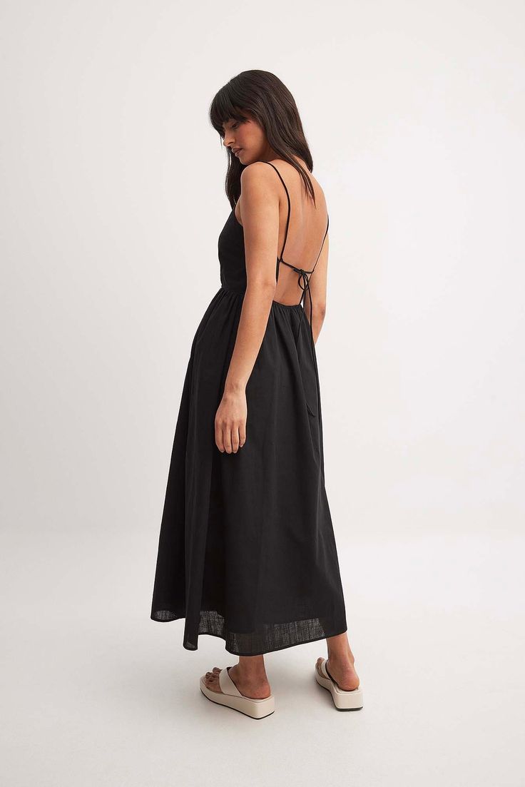 This midi dress features a relaxed fit and an open back design. It has thin shoulder straps and gathered details around the waist. Our midi dress has an elastic strap at the back and a self tie closure on the back. Backless Dress Casual, Black Backless Dress, Backless Midi Dress, Low Waist Jeans, Midi Dress Black, Summer Wedding Dress, Open Back Dresses, Cotton Midi Dress, Midi Dress Summer