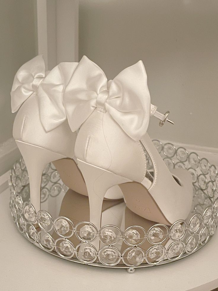 High Heels Prom White, Wedding Shoe Aesthetic, White Heels Quinceanera, 15 Heels Quinceanera, Pink Quince Highheels, Rose Gold Heels Quinceanera, Quencinera Shoes, Sweet 16 Shoes Heels White, Princess Wedding Heels