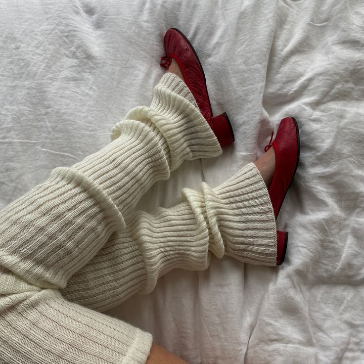 Shoes With Socks, 12 Dancing Princesses, Mode Inspo, 가�을 패션, Red Aesthetic, Pretty Shoes, Dream Shoes, Red Shoes, Ballerinas