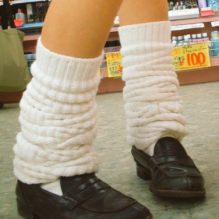 vena on Twitter: "loose socks… " Leg Warmers Aesthetic, Gyaru Aesthetic, Loose Socks, Socks Aesthetic, 일본 패션, Slouch Socks, Gyaru Fashion, Japan Aesthetic, Poses References