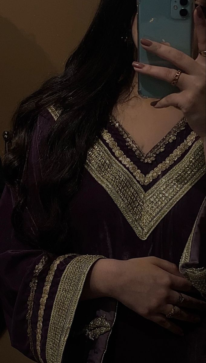 Velvet Dress Designs Pakistani, Pakistani Home, Lehenga Pakistani, Dress Design Pakistani, Home At Night, Heels Ideas, Velvet Kurta, Indian Dresses For Women, Pakistani Women Dresses