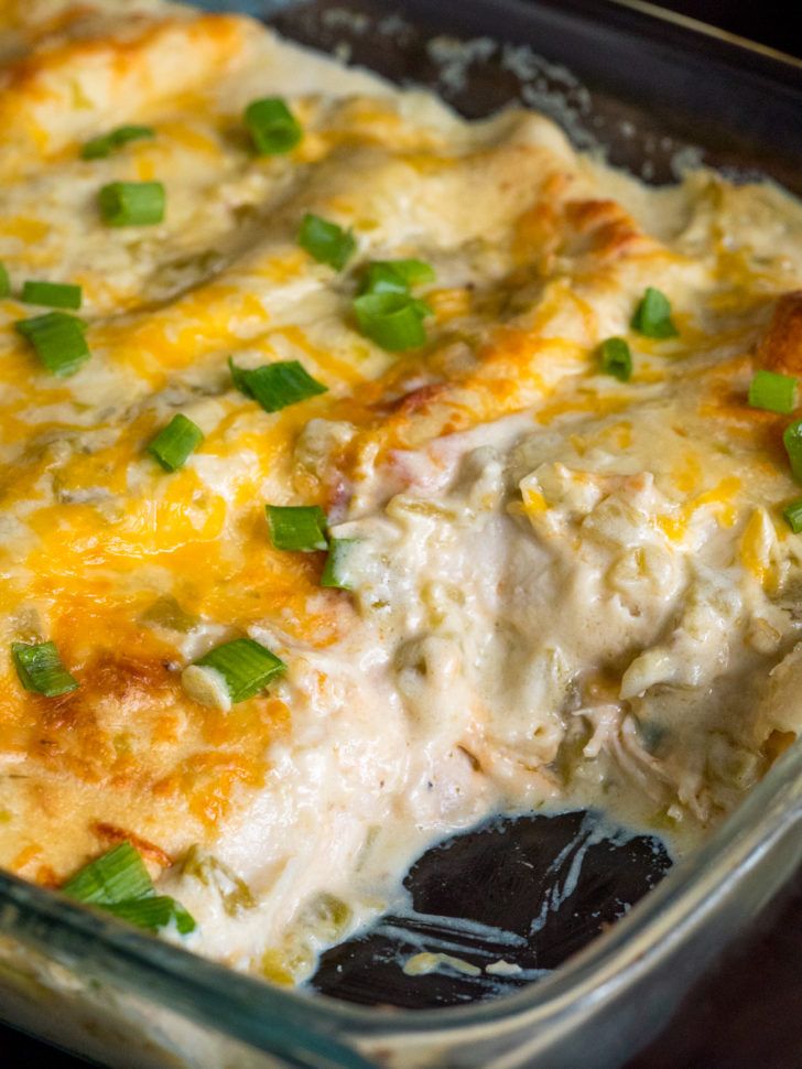 a casserole dish with chicken, cheese and green onions