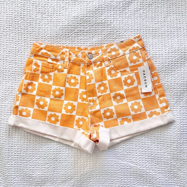 Sunny Days Are Calling Your Name In The New Orange Daisy Mom Shorts From Pacsun. These Super Cute High-Rise Shorts Come In A Statement-Making Orange Flower Grid Print And Get Finished Off With A Cuffed Hem. *Note ! Zipper Does Not Want To Work! The Other Half Of The Track Is Not On The Zipper Pull. Quick Fix Size 26 : Cotton 11inch Short Length 2.5 Inch Inseam Retro Printed Bottoms For Spring, White Printed Summer Bottoms, Summer White Printed Bottoms, Summer Printed Cotton Bottoms, Printed Cotton Summer Bottoms, Printed Cotton Bottoms For Summer, Printed Short Bottoms For Summer, Trendy Printed Bottoms For Day Out, White Relaxed Fit Retro Bottoms