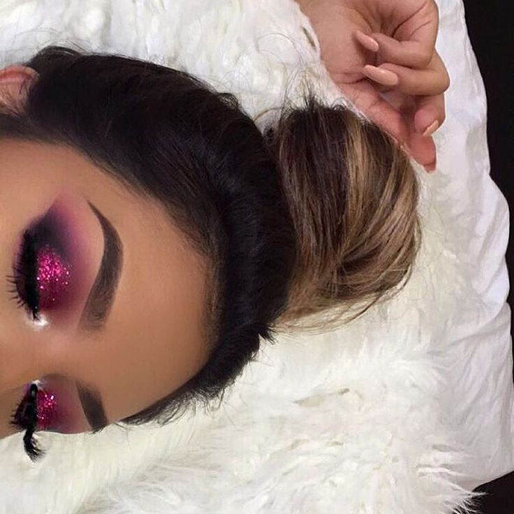 @irenaodynets Pink Smokey Eye, Party Make-up, Glitter Shirt, Smoky Eyes, Beauty Make-up, Dark Makeup, Makeup On Fleek, Pink Eyeshadow, Make Up Looks