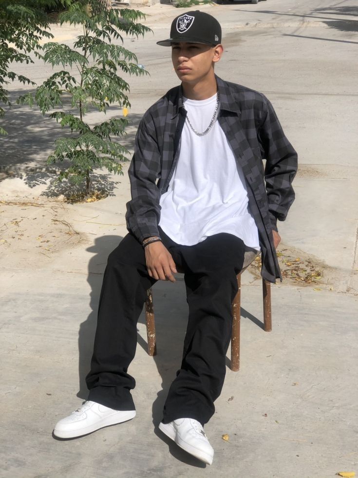 Skater Streetwear Men, Mexican Street Wear Men, Men’s Dickies Outfit, Gangsta Style Men, Chicano Fashion Men, Gangsta Outfits Men, Cholo Guys, Cholo Style Men Gangsters, Dickies Outfits Men Street