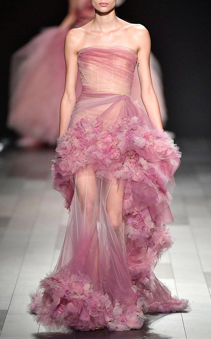 Marchesa Spring, Runway Fashion Couture, Runway Outfits, Atelier Versace, Ruffled Maxi Dress, Marchesa, Mode Inspiration, Fancy Dresses, Couture Fashion