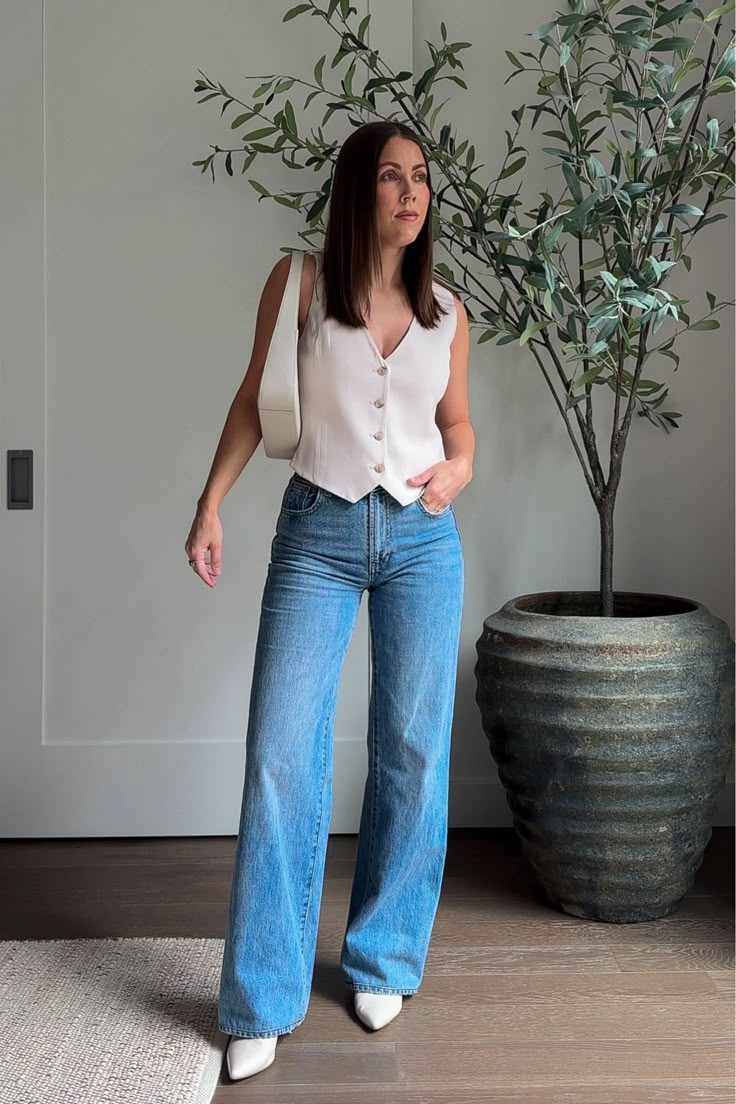 Office Looks With Jeans, Denim Jeans Summer Outfit, Denim Vest And Jeans Outfit, Denim Formal Outfit, Vest With Jeans Outfit, Semi Formal Outfits For Women Summer, Vest And Jeans Outfits For Women, Jeans And Vest Outfit, Vest Jeans Outfit