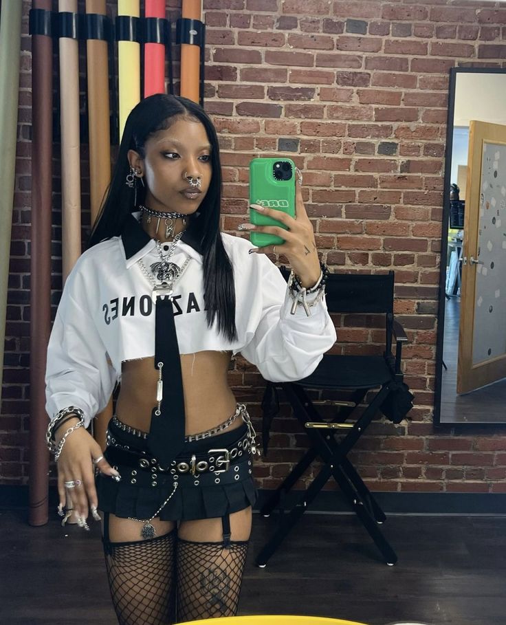 Demon Shorts Outfit, Emo Glam Outfits, Rockstar Baddie Outfits, Black Rockstar Outfit, Rockstar Black Women, Punk Fashion Black Women, Rockstar Aesthetic Black Women, Alternative Fashion Black Women, Alt Black Woman Outfit