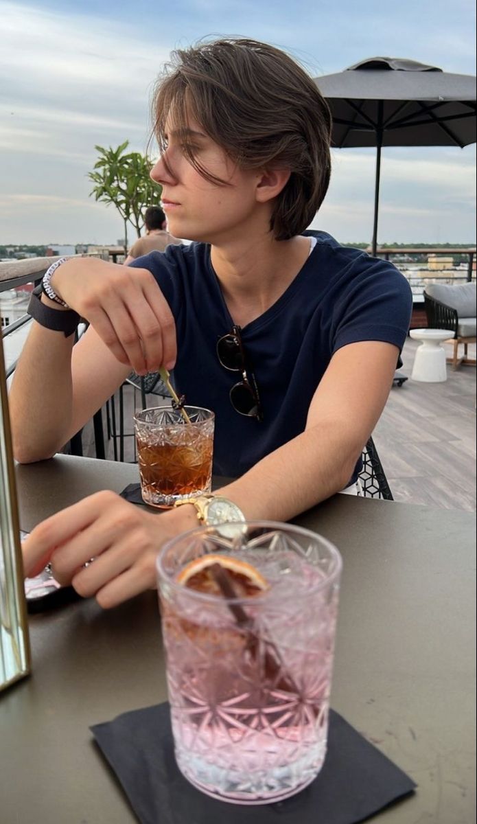 Short Hair Lesbian Haircuts, Masc Short Hair, Lesbian Hairstyles Short, Lesbian Short Hair, Masc Lesbian Haircut, Stem Lesbian Style, Gay Haircut, Queer Haircut, Lesbian Hair