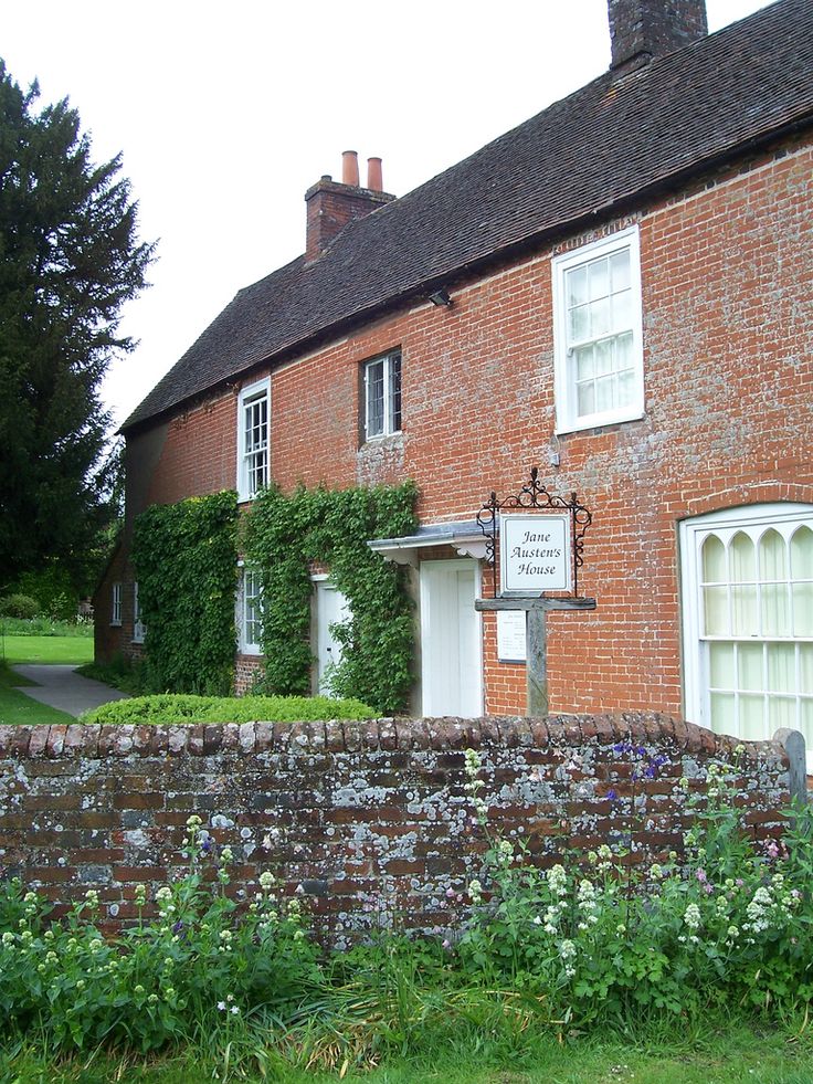 an old brick building with ivy growing on it