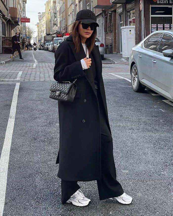 Top 20 fashion influencer looks/outfits of the week #InfluencerInspo #InfluencerFashion #InstagramFashion #NazifeOzcan #chanelbag #falloutfits Black Coat Outfit Winter, Oversized Coat Outfit, Euro Winter, Black Coat Outfit, Long Coat Outfit, Winter Coat Outfits, Winter Trip, Winter Inspiration, Long Black Coat