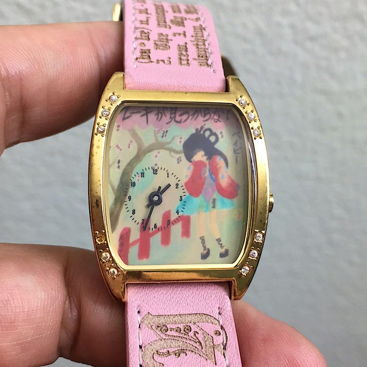 W1 Rare & Htf Vintage Harajuku Lovers Watch. Japanese Letters N Girl Designed Dial. Goldplated Bezel With Clear Stones That 1 Stone Is Missing And Light Spots To Bezel With Some Light Scratches. But Not Major. Running Perfectly!! (It Doesn’t Have Second Hand. Only Hour N Min) Adjustable 6” Upto 7.5” And Total Length Is 8.25” Overall Gvc With Back Of Strap Black Parts Show Some Cracks (I Can’t Help Cuz All Vintage Straps Back Get Like It As Time Goes And It Will Be Powdery) But Pink Parts Are Sti Cute Japanese Accessories, Weird Accessories, Japanese Letters, Harajuku Clothes, Dream Items, Vintage People, Harajuku Lovers, Light Spots, Vintage Products