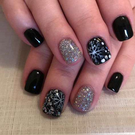 New Years Dip Nails, Snowflakes Nails, Nye Nails, Winter Manicure, Glittery Nails, Inspired Nails, Work Nails, Nails Christmas, Snowflake Nails