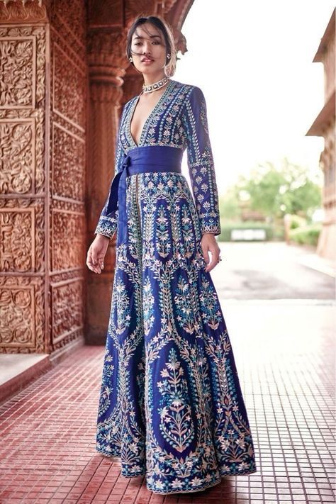 Exclusive Gowns, Trendy Outfits Indian, Traditional Indian Dress, Salwar Kamiz, Indian Dresses Traditional, Traditional Indian Outfits, Ethnic Outfits, Designer Dresses Casual, Stylish Party Dresses