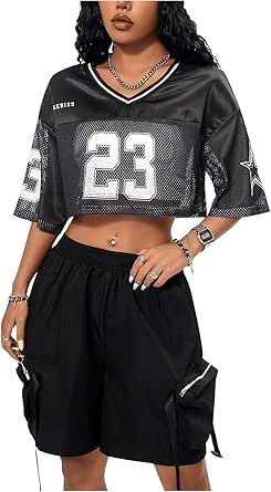 Baggy Crop Top, Crop Tops For Women, Women Sportswear, Streetwear Essentials, Jersey Outfit, Trendy Street Style, Top Streetwear, Women Street, Street Style Summer