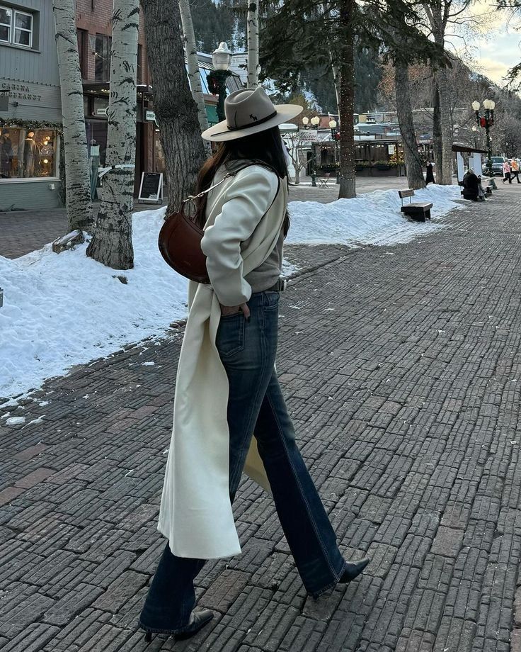 Winter Cowgirl Outfit, Countryside Outfit, Closet Revamp, Kelsey Merritt, Classy Cowgirl, Cowgirl Look, Trip Outfits, Winter Chic, Western Chic