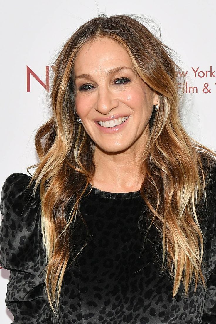 Sara Jessica Parker Hair, Sarah Jessica Parker Hair Color, Sjp Hair, Sarah Jessica Parker Hair, Natural Dark Blonde, Dark Blonde Highlights, Sara Jessica Parker, Platinum Hair Color, Honey Highlights