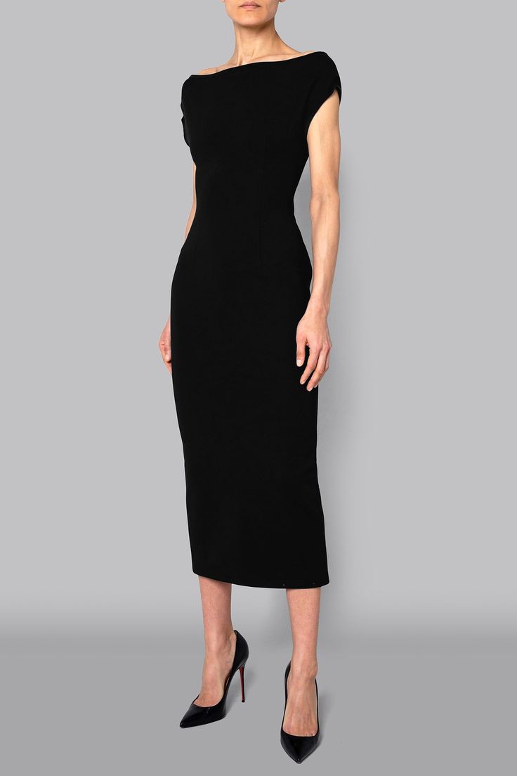 Final sale is already applied to the final price.   The sophisticated silhouette of this bardot style dress is a classic for a reason. Grazing just beneath the collar bone, the luxurious, mid weight jersey softly skims the figure, whilst the back split allows for fluid movement. The Selma dress is named after the first Dresses To Wear To The Office, Buisness Casual Dresses, Elegant Dress Black Women, Professional Outfits Women Dress, Diplomat Fashion, Official Wear For Ladies Classy, Sofisticated Outfits, What To Wear To The Theatre, Meeting Outfits Women