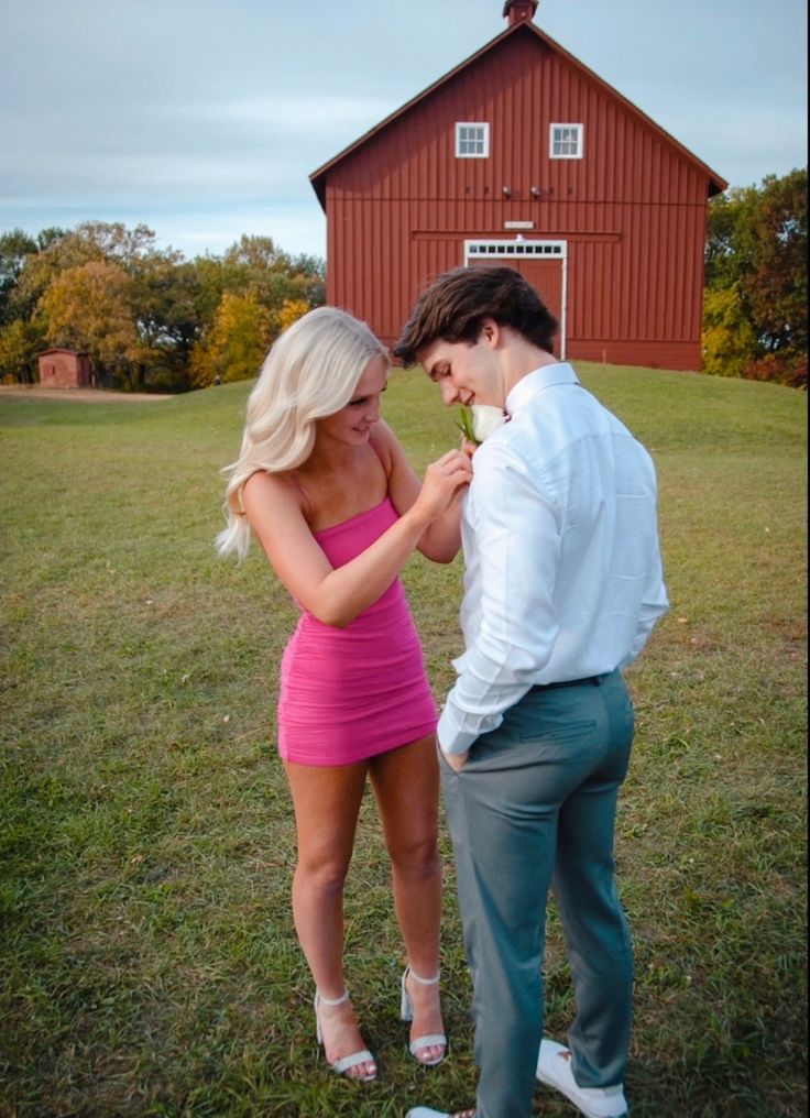 Brown Homecoming Couple, Pink And White Hoco Couple, Bf And Gf Hoco Pics, Navy And Pink Hoco Couple, Homecoming Couple Ideas, Homecoming Date Aesthetic, Homecoming Couples Outfits Pink, Homecoming With Date, Couples At Homecoming