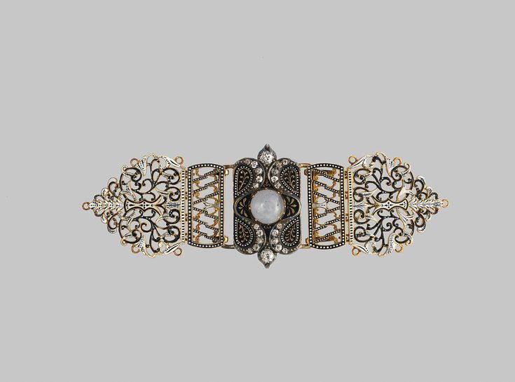 Carlo Giuliano | Belt buckle | British, London | The Metropolitan Museum of Art Fashion Design Outfits, Museum New York, Gothic Crosses, Edwardian Jewelry, Historical Documents, Star Sapphire, Medieval Fashion, Magic Carpet, Rose Cut Diamond