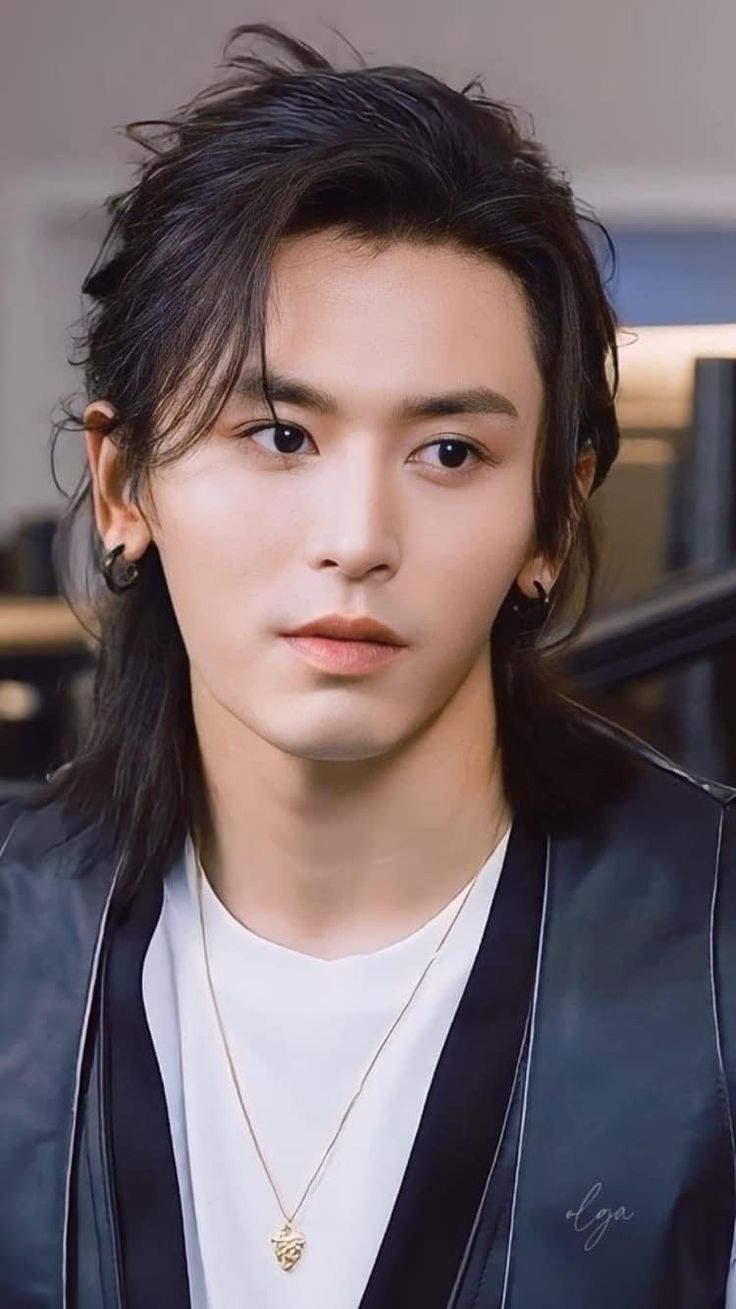 Zhang Zhe Han, Faraway Wanderers, Kamijo, Zhang Zhehan, Drama Actors, Braids For Short Hair, Asian Actors, Face Claims, Actors & Actresses